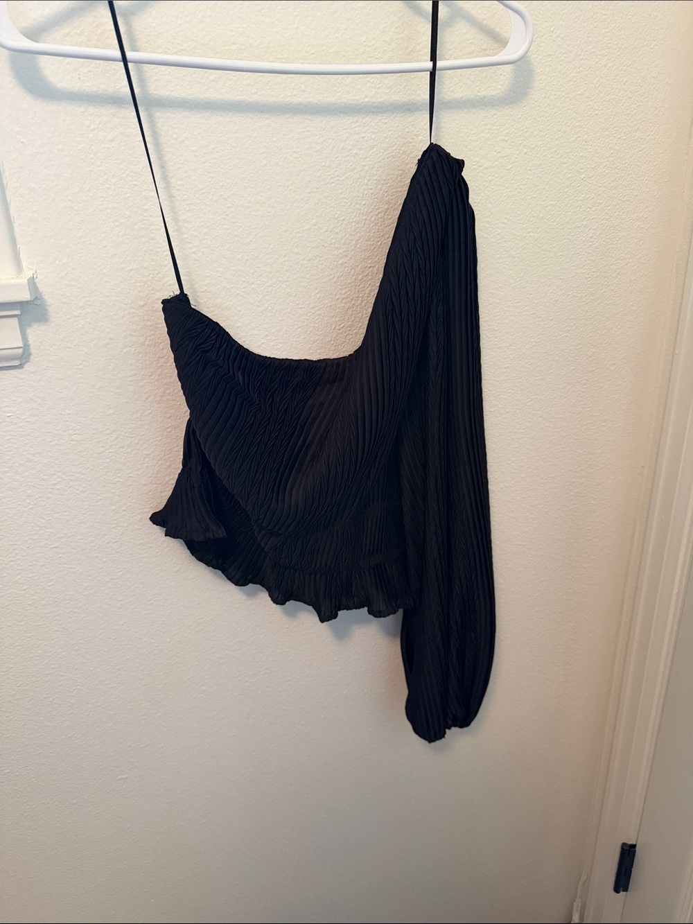 ASTR the label One-Shoulder Black Pleated Women’s Top. Size small and never worn